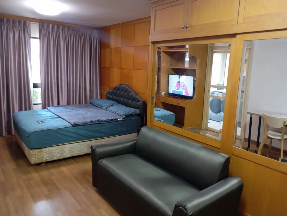Condo for rent at Lumpini Place Narathiwas 24, ready to move in, fully furnished, with appliances. Come reserve today!