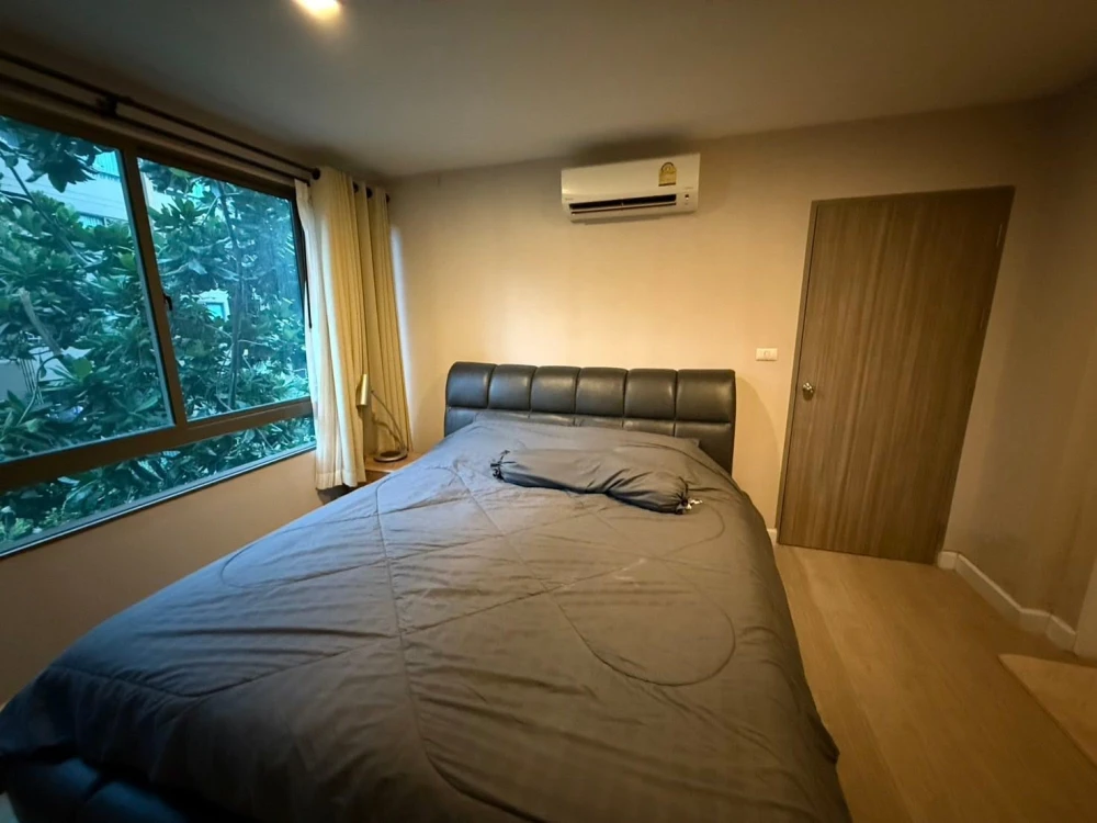 Condo for rent at Metro Luxe Ratchada. Spacious room with ample living space and complete amenities. Book now!