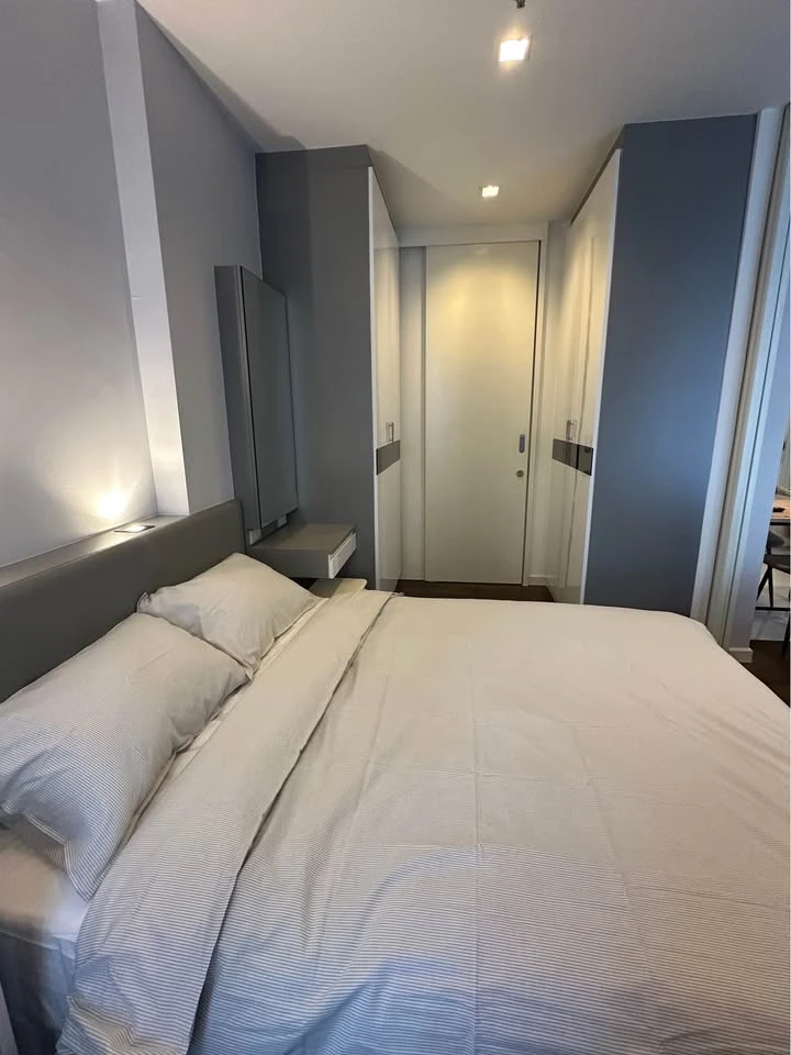 Condo for rent at Nara 9 by Eastern Star. Fully furnished and equipped with appliances. Book now! Don't miss out!