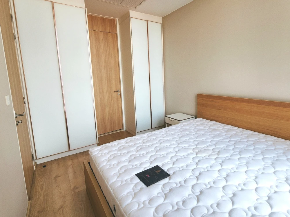 Spacious condo for rent at Noble BE 19. Enjoy ample living space. Book yours today! Don't miss out!