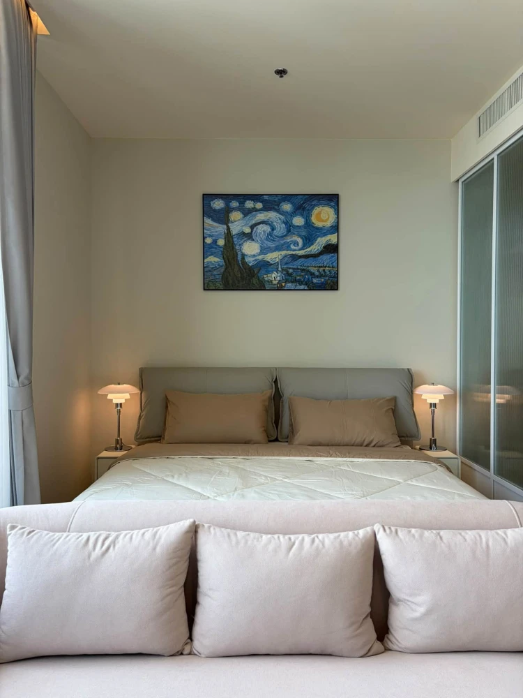 Condo for rent at Noble Form Thonglor. A lovely unit on the 25th floor offering high-rise views and fully equipped facilities. Book now!