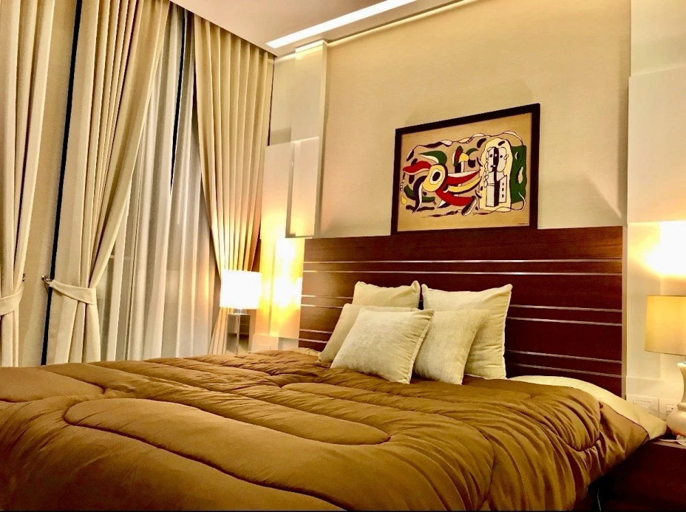 Spacious condo for rent at Noble Ploenjit. Enjoy ample living space and complete amenities. Book now, don't miss this opportunity!