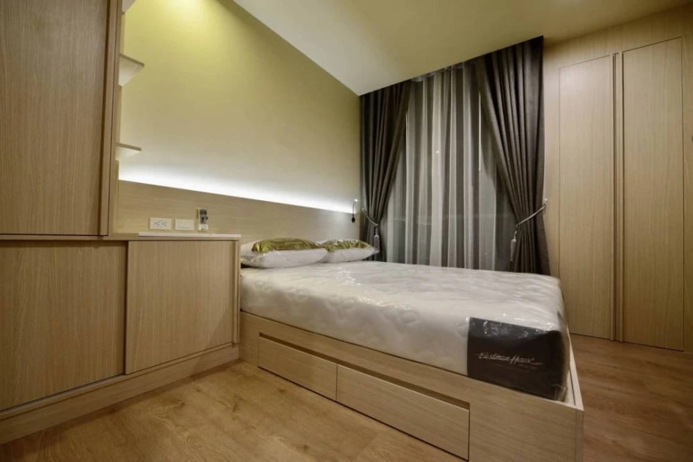 Condo for rent at Noble Recole Sukhumvit 19. Spacious and comfortable unit with ample living space and complete amenities. Book now!