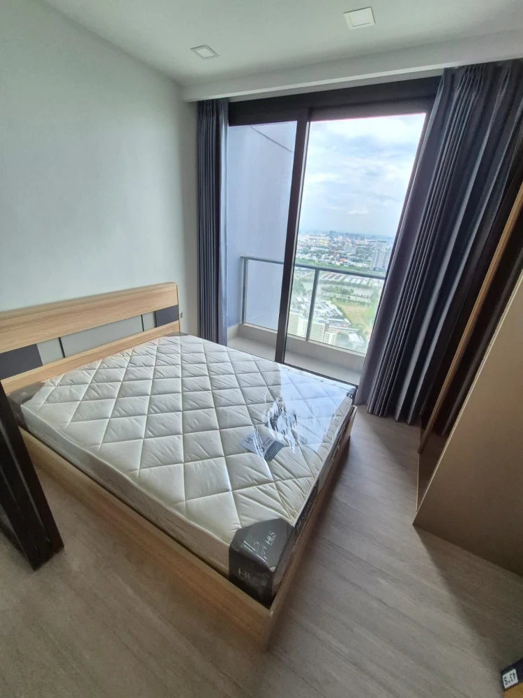 Condo for rent at One 9 Five Asoke-Rama 9. The unit is partitioned into separate, well-defined zones. Everything you need is here. Book now, don't mis