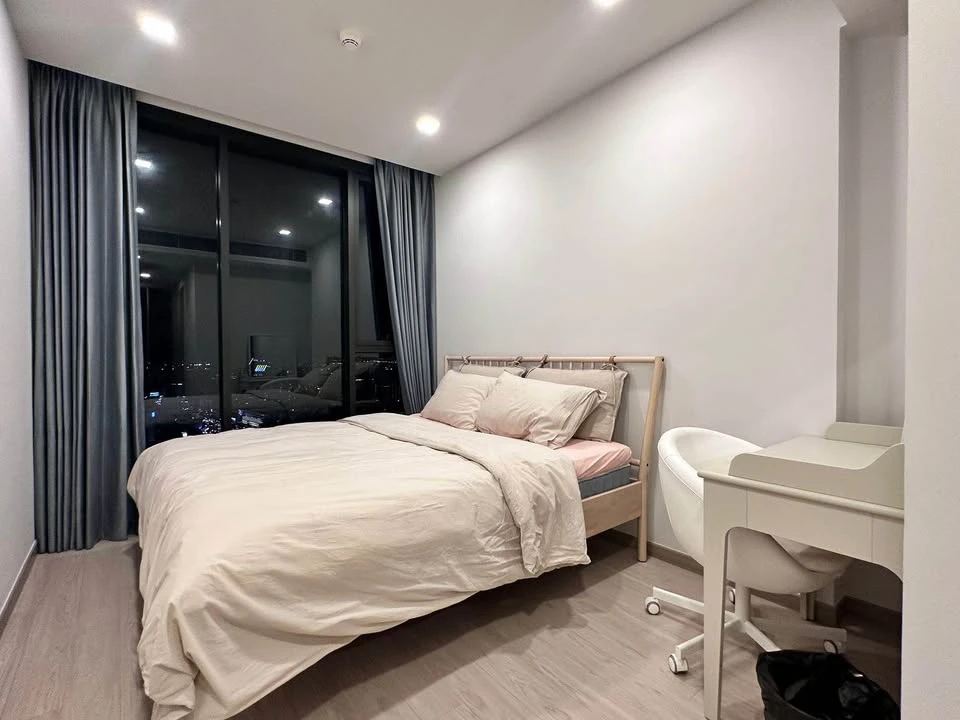 Condo for rent: One 9 Five Asoke-Rama 9. Big room, comfortable living, lots of usable space. Come and reserve now. Don't miss out!