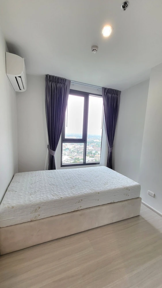 Condo for rent at Parkland Phetkasem 56. Large and comfortable unit with ample living space. Book now! Don't miss out!