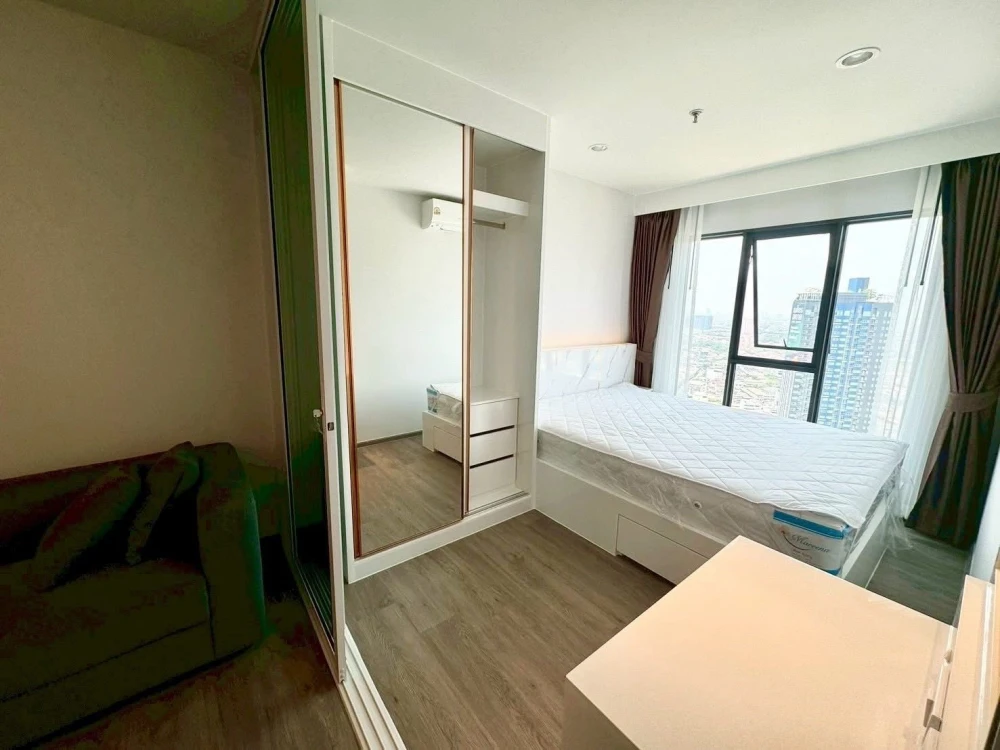 Condo for rent, Regent Home Wutthakat, north-facing unit with view of the Phra Pathom Chedi, cool breeze all day, fully furnished with built-in furnit