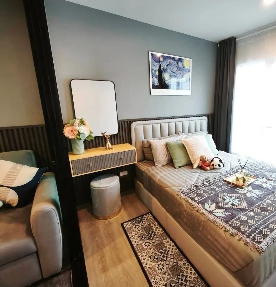Condo for rent at Regent Home Bangna. The unit has clearly separated zones, making it a comfortable and convenient living space. Everything you need i