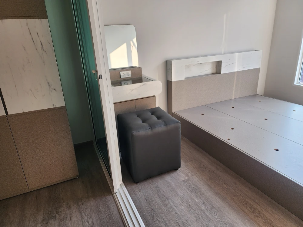 Condo for rent at Regent Home Bangna. The unit is partitioned into separate, clearly defined zones. Amazing price! Book now, don't wait!