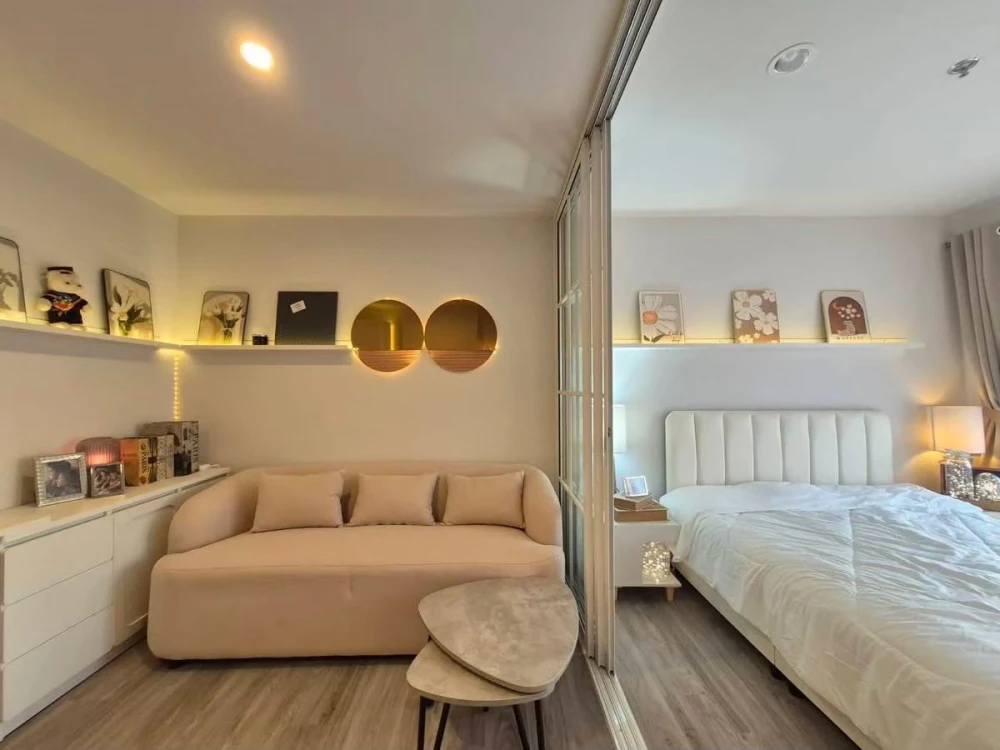 Condo for rent at Regent Home Bangna. Nicely decorated unit with complete furniture and appliances. Just bring your belongings and move in! Don't miss