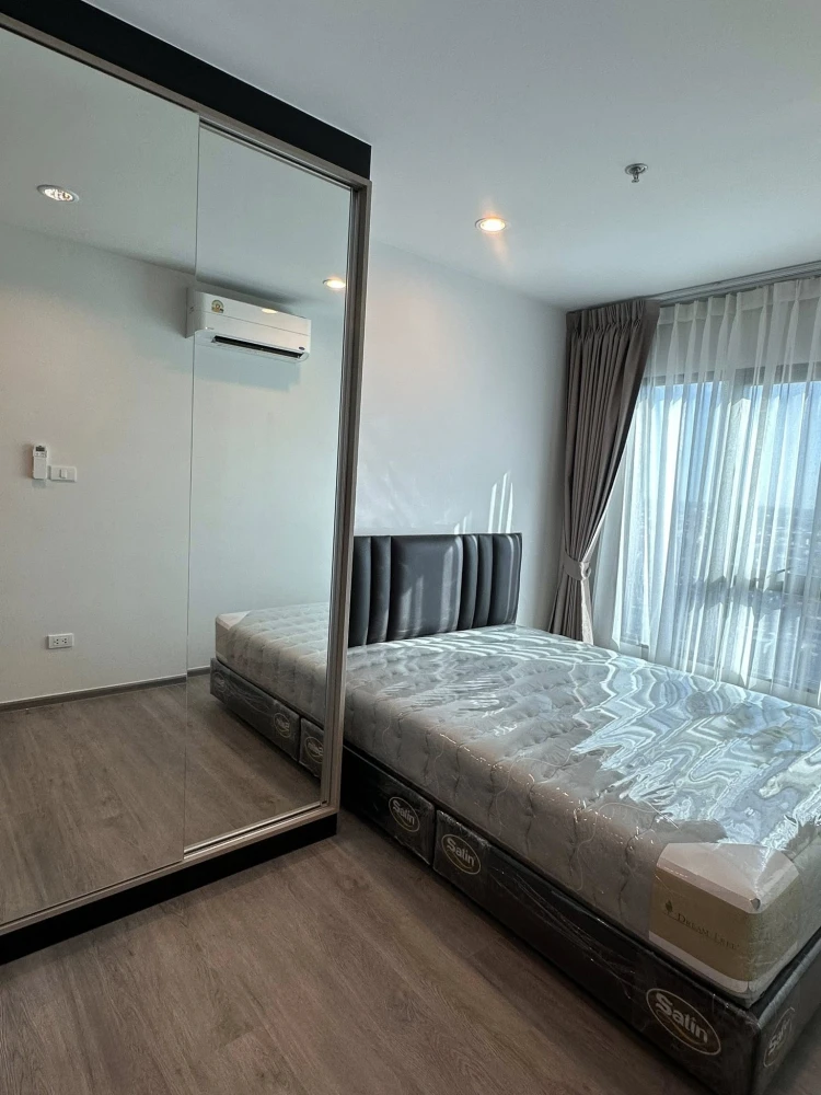 Condo for rent at Regent Wutthakat. Beautiful built-in furniture, warm minimalist style, elegant and clean. Book now!