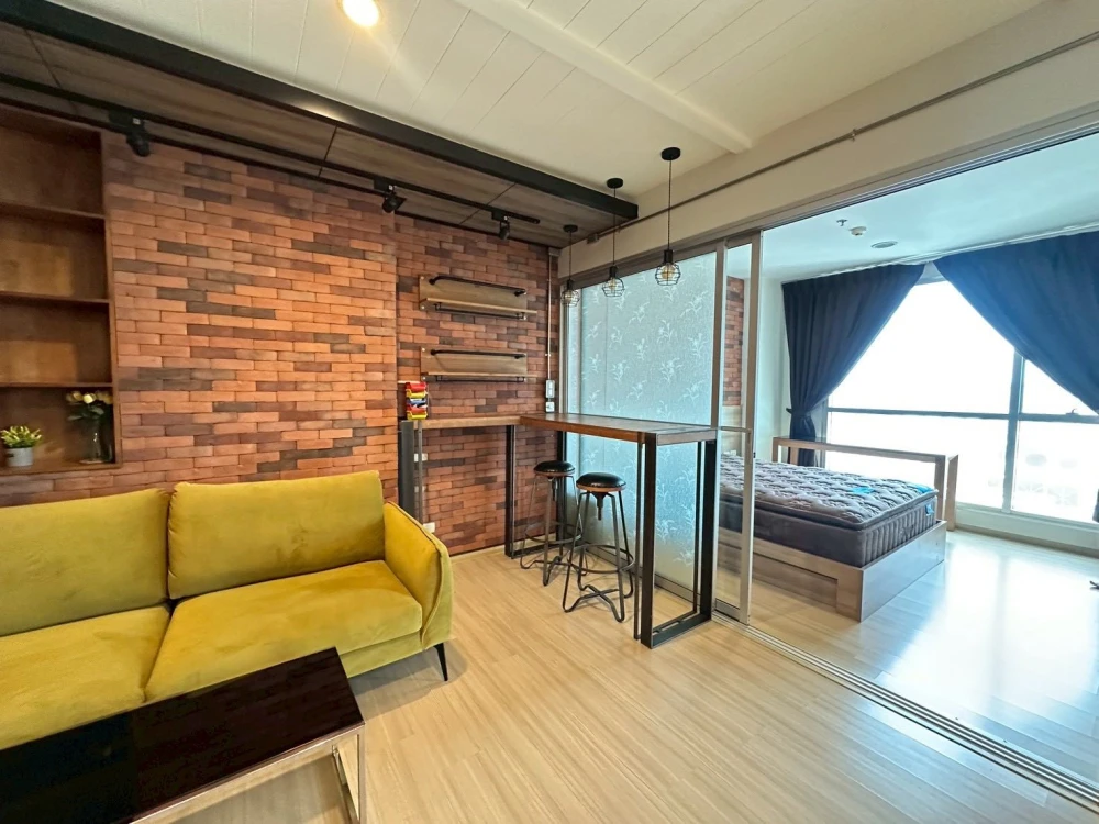 Condo for rent: Rhythm Ratchada-Huaikhwang. Fully furnished and ready to move in. High-quality wallpaper. Convenient and complete amenities all in one