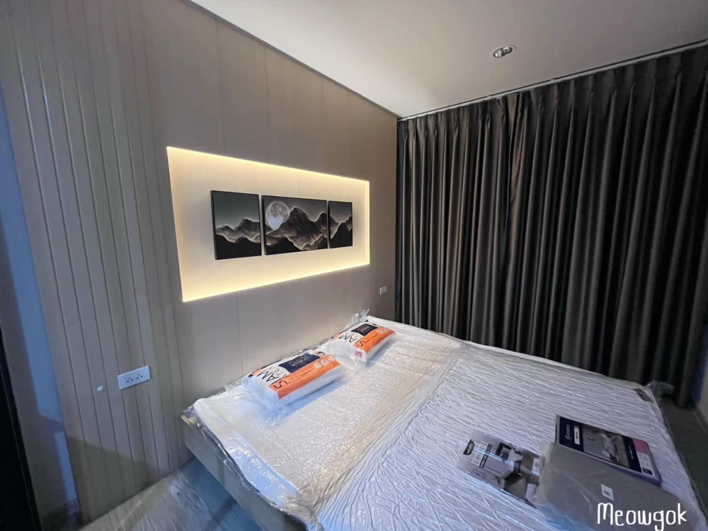 Condo for rent RYE Hua Mak 1 room, beautifully decorated, well-built-in, everything is complete here. You must hurry to reserve it.