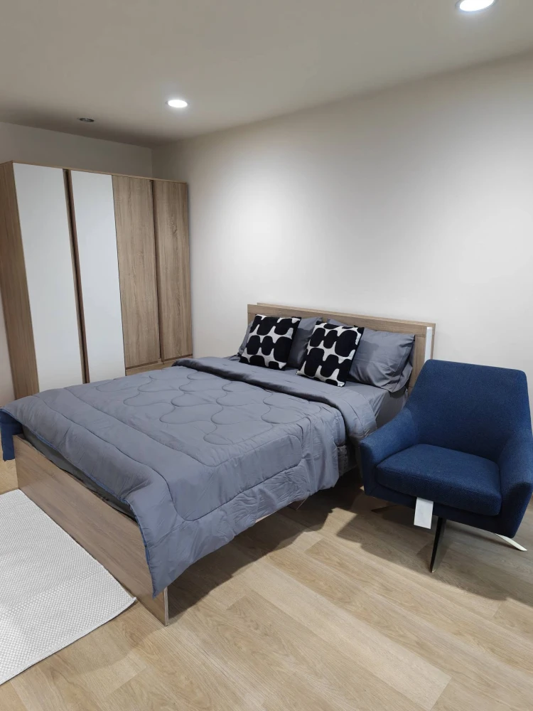Condo for rent, Sathorn Gardens, studio room, 9th floor, pool view, fully furnished, ready to move in.