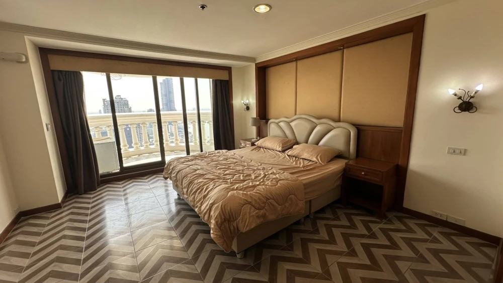 Condo for rent at State Tower Silom. Large and comfortable unit with ample living space on the 42nd floor, offering stunning Chao Phraya River views.