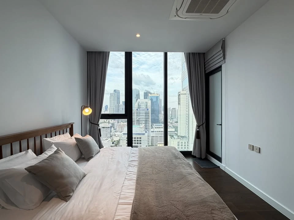 For rent: Supalai Icon Sathorn condo, 30th floor, high floor with stunning views and fully furnished. You definitely don't want to miss this opportuni