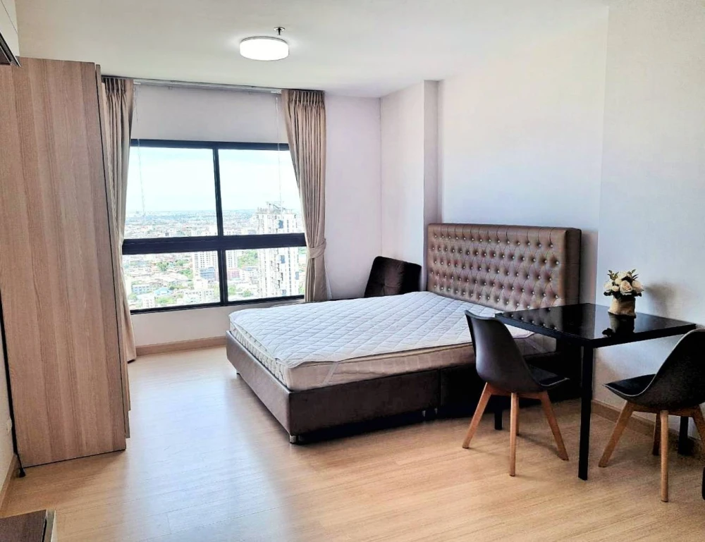 Condo for rent: Supalai Loft @ Talat Phlu Station. Spacious unit, not cramped, 32nd floor, river view, unobstructed view, constant breeze. Book now!