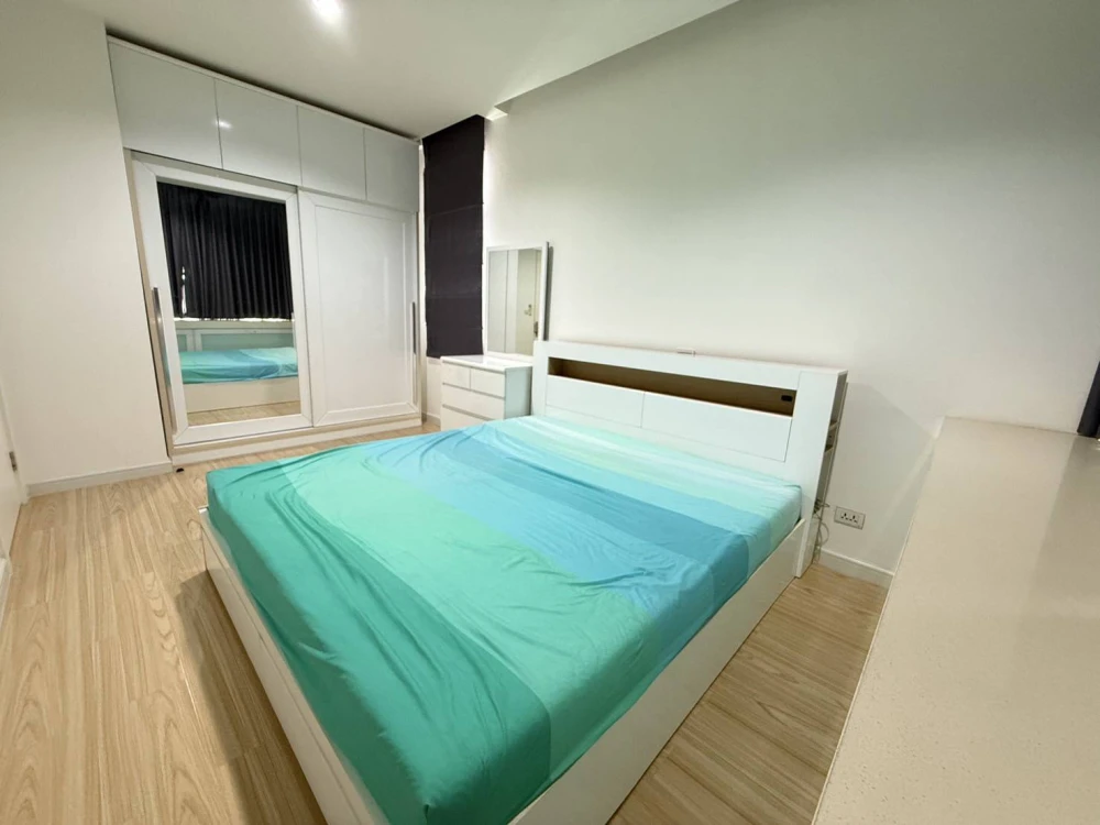 Condo for rent TC Green Rama 9, corner room, city view, fully furnished, ready to move in, just drag your bags and move in.