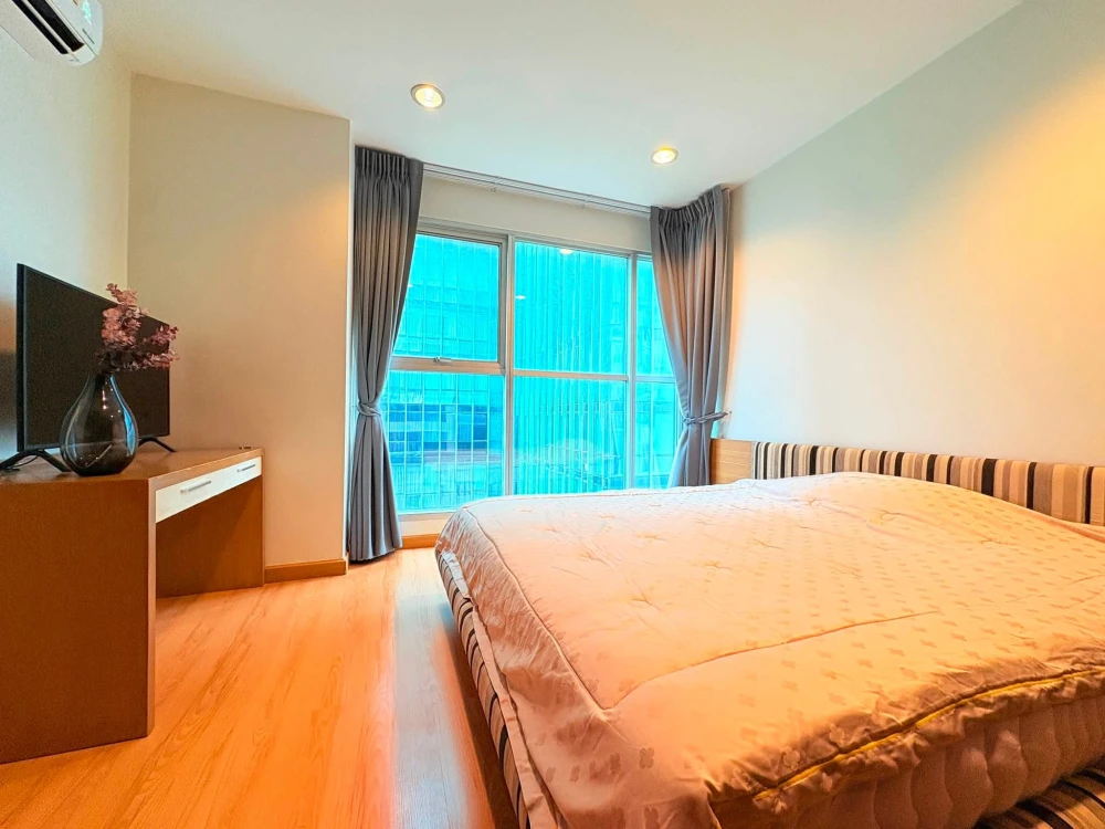 Condo for rent at The Address Siam. Spacious and comfortable unit with efficient use of space. Convenient and fully equipped. Book today!