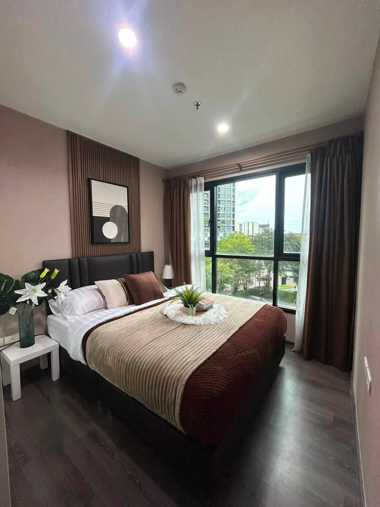 Condo for rent at The Base Park West, 4th floor, with Habito Mall view. Quiet and peaceful, no highway noise. Convenient and fully equipped. Book now!