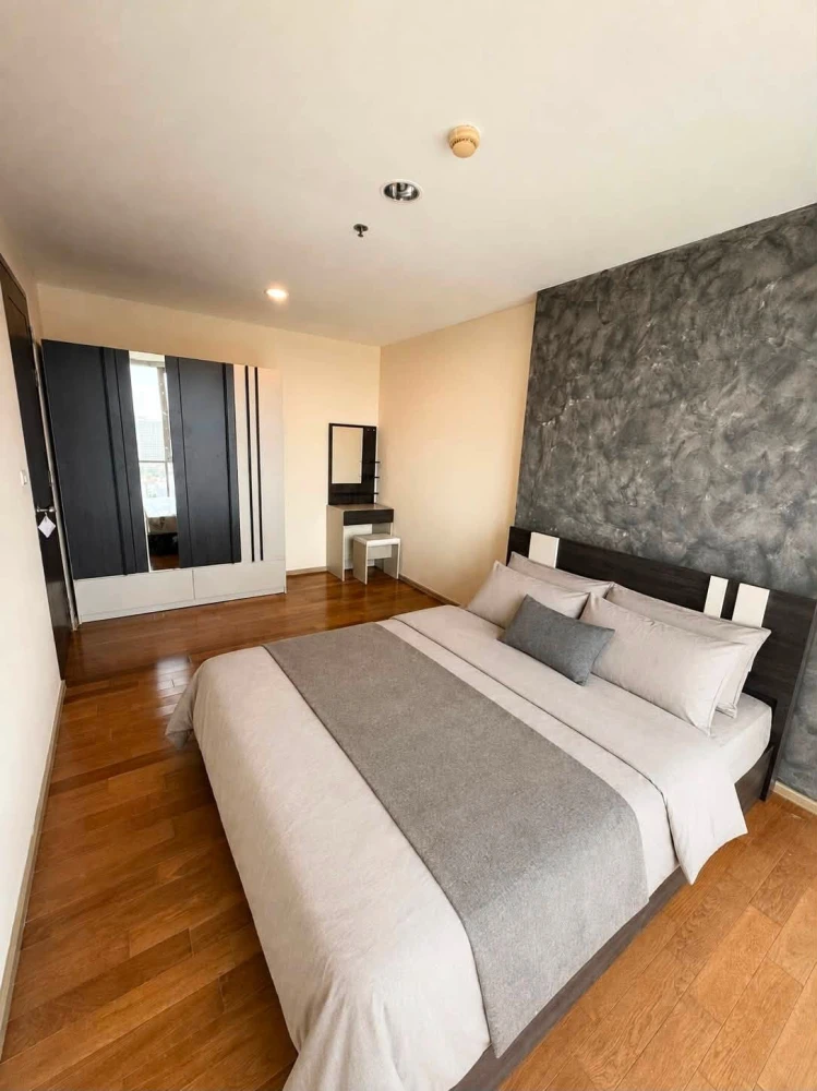Condo for rent at The Line Phahonyothin, 22nd floor. Large unit with spacious living area. Fully furnished with appliances. Book now!