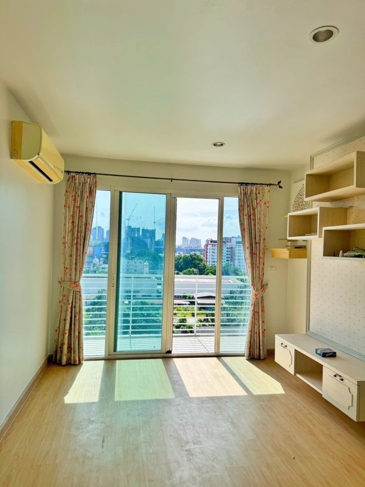 Condo for rent at THE MARK Ratchada – Airportlink. Spacious and comfortable rooms with ample living space. Book yours today!