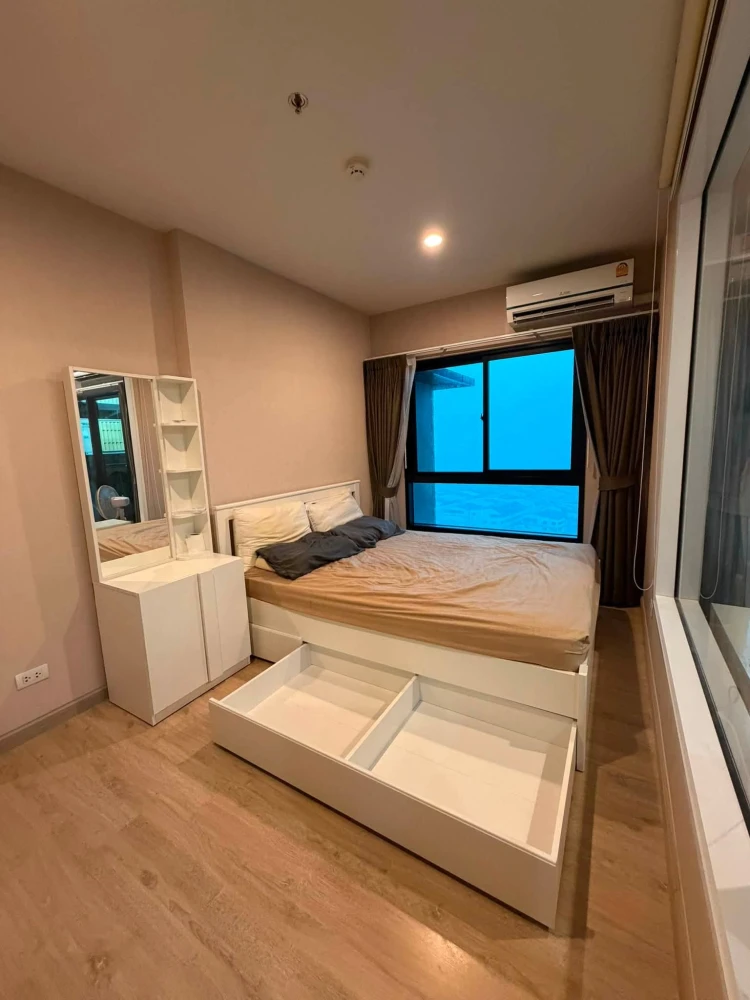 Condo for rent at The Parkland Phetkasem - Thapra. Nice unit on the 16th floor with great views. Convenient and fully equipped. Book now, don't miss o