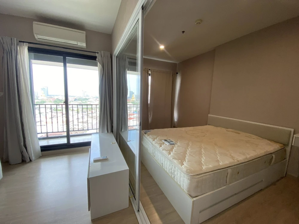 Condo for rent: The Parkland Phetkasem – Thapra, a nice room on the 17th floor with a swimming pool view. Don't miss it, you'll regret it later.