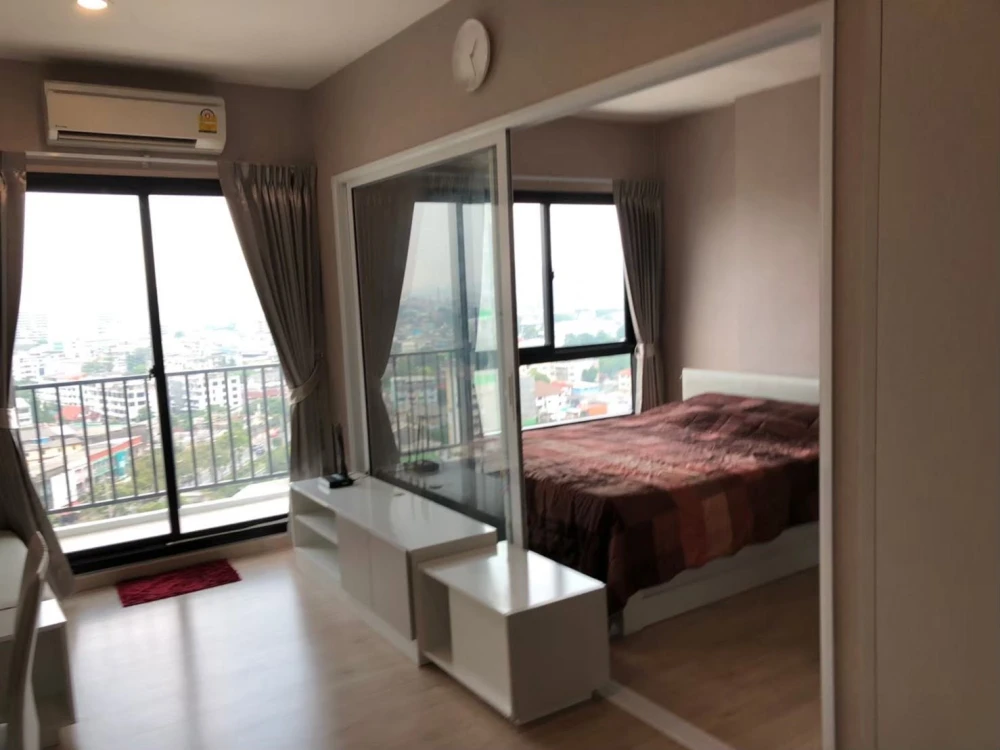 Condo for rent at The Parkland Phetkasem-Thapra, 16th floor, high floor with great view, comes with amenities. Book now!