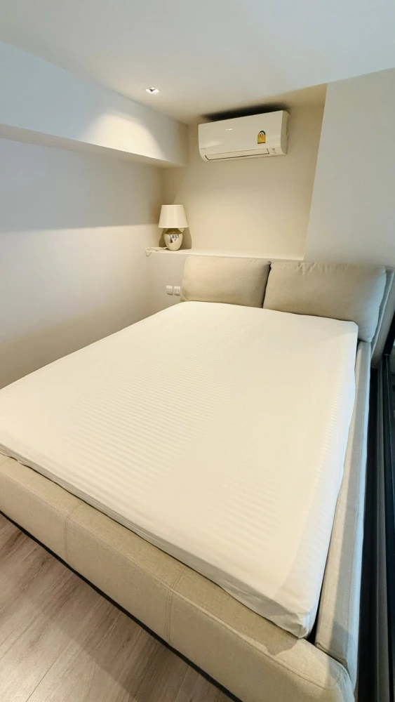Condo for rent: The Reserve Phahon Yothin-Pradipat. Beautifully decorated room with a soothing white tone. Affordable price. Reserve now!