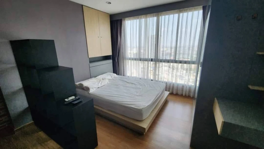 Condo for rent at The Tree Interchange, studio unit, 34th floor. Beautifully decorated, fully furnished with appliances. Move in now!