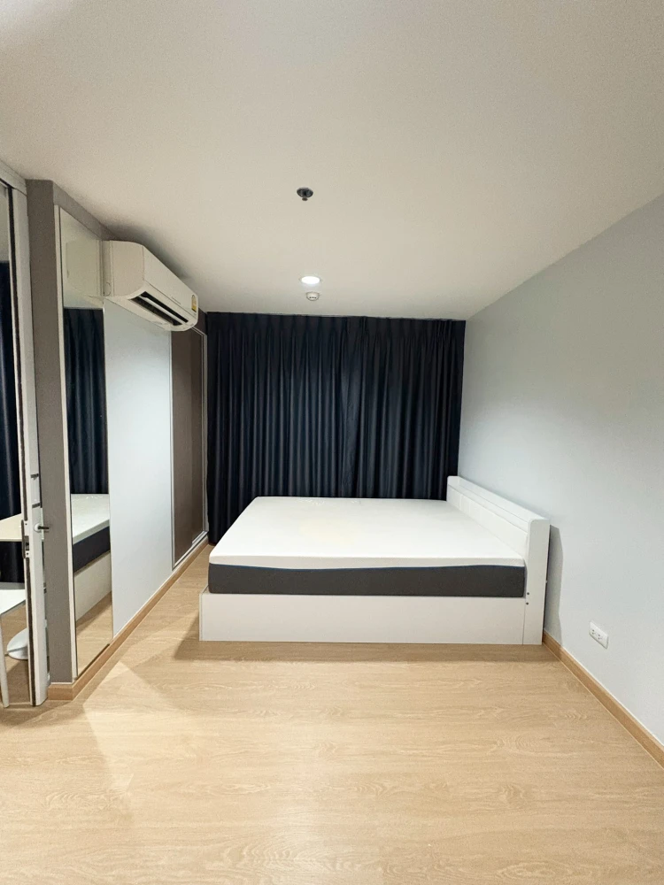 Condo for rent: The Trust @ BTS Erawan. Ready to move in. Fully furnished. Electricity included. Affordable price. Come reserve now. Don't miss out!