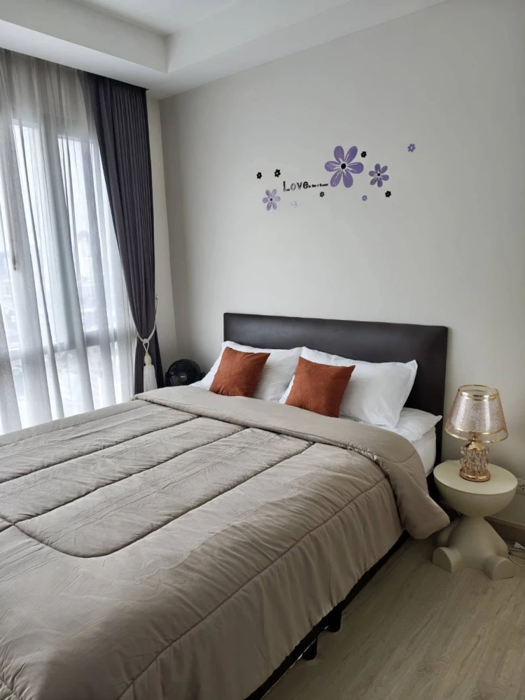 Condo for rent at Thru Thonglor. Ready to move in, 21st floor with great views. Comes with all amenities. Book now! Don't miss out!