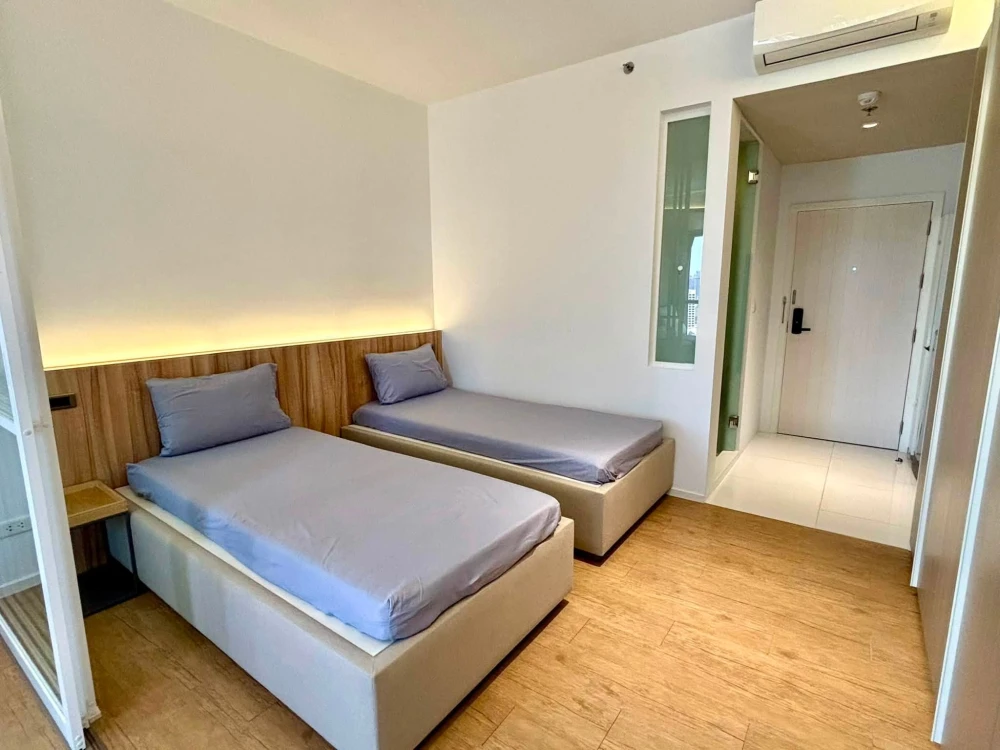 Condo for rent at Triple Y Residence. The unit is partitioned into separate, clearly defined zones. Great value – you won't want to miss this!