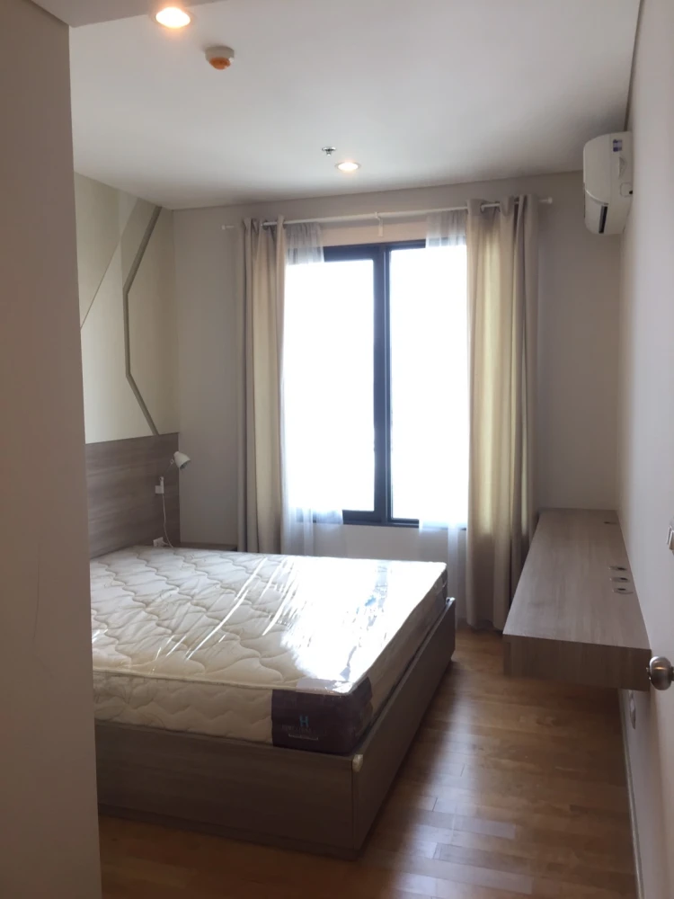 Spacious condo for rent at Villa Asoke. Fully furnished with appliances. Book now!