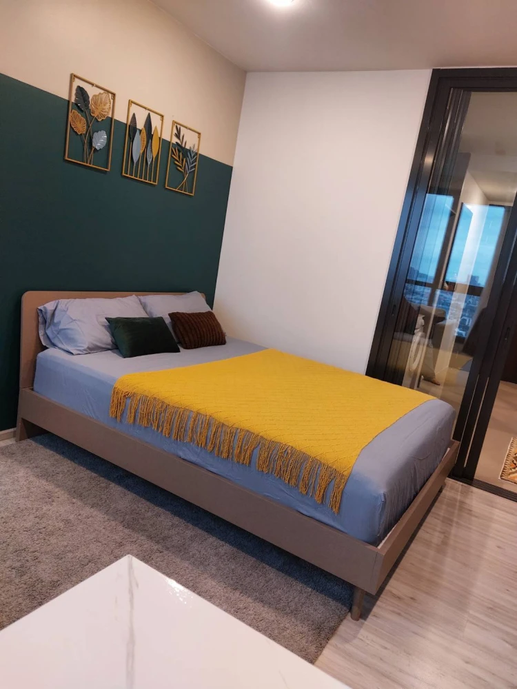 Condo for rent, XT Huai Khwang, corner room, 40th floor, very private, fully equipped, ready to move in immediately.