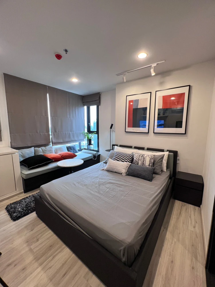 Condo for rent, XT Huai Khwang. Fully furnished and equipped with appliances. Just bring your personal belongings and move in! Don't miss out!