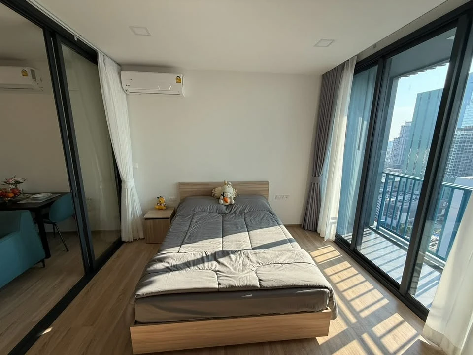 Condo for rent at XT Phayathai. Ready to move in, fully furnished. You definitely don't want to miss this!