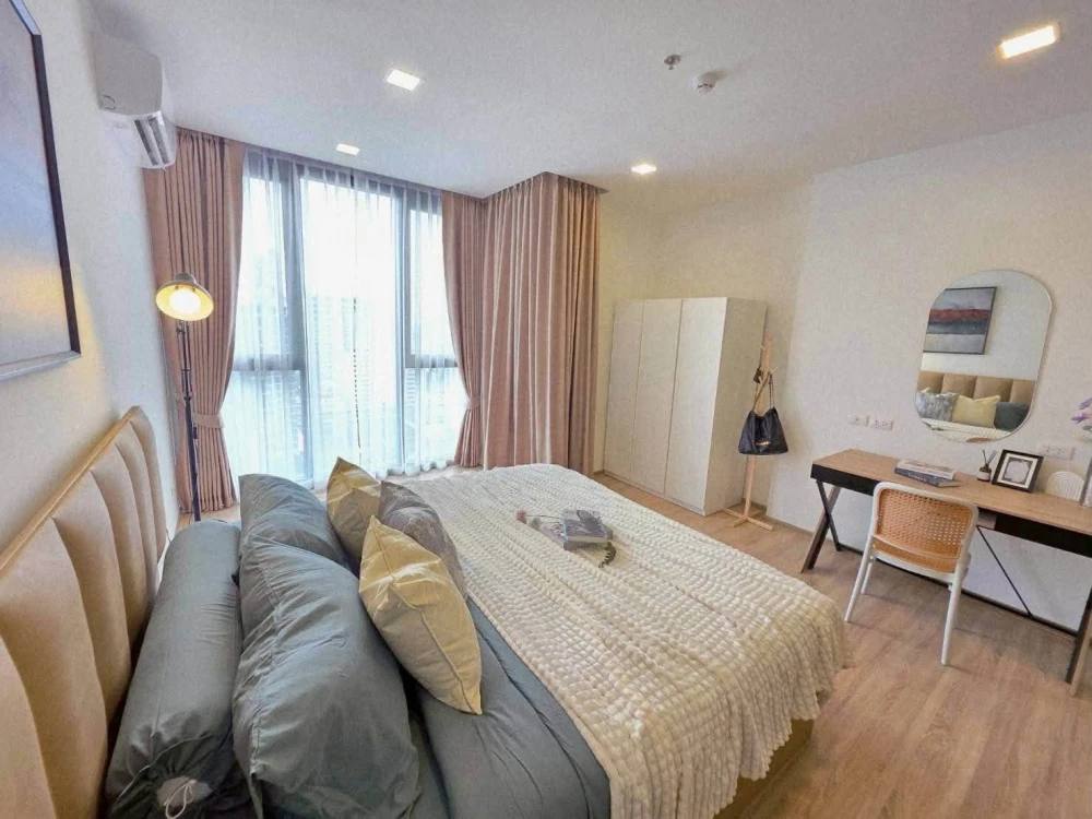 Condo for rent at XT Phayathai. Fully furnished and ready to move in. All amenities included. Just bring your belongings! Don't miss out!