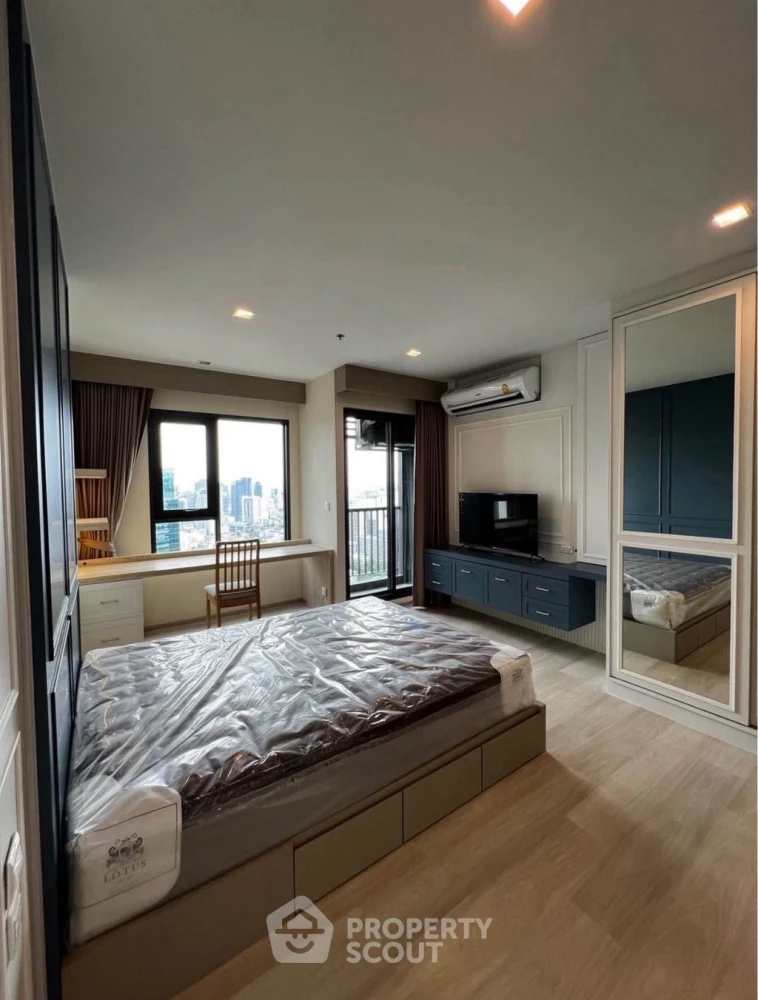 For rent urgently!! Life One Wireless Condo in the heart of the city Ready to move in. Hurry up to reserve!!