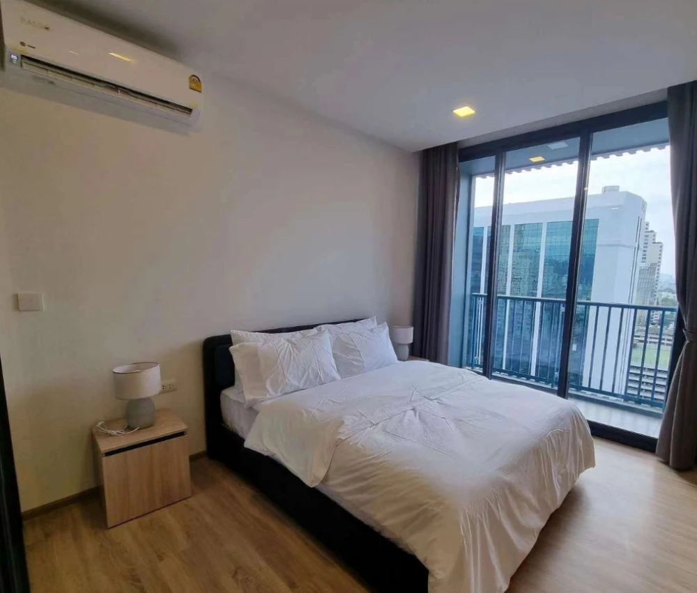 Condo for rent, XT Phaya Thai. Spacious room with ample living space and complete amenities. Book now!
