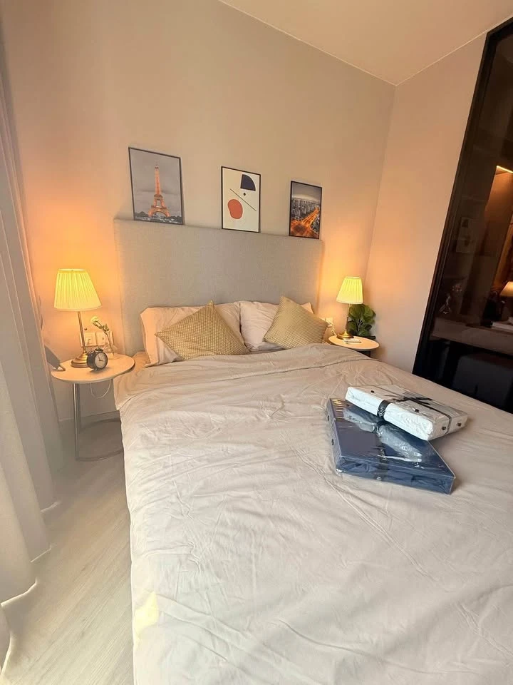 For rent immediately! Chapter Thonglor 25, fully furnished unit with high-quality built-in furniture. Amazing price! You'll regret not booking!