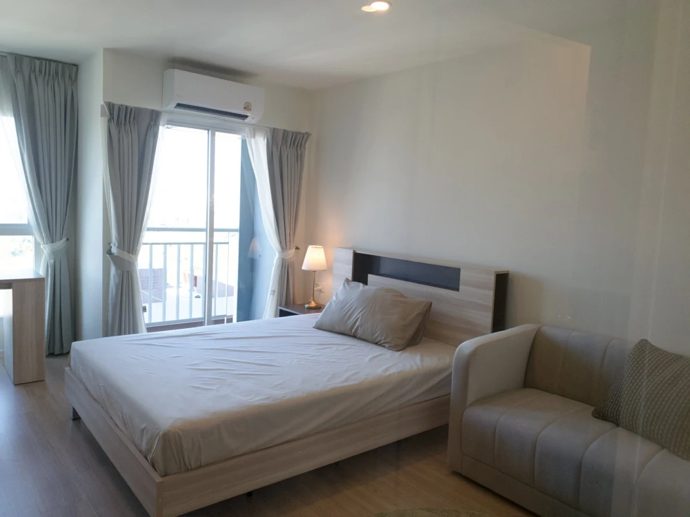 For rent: Lumpini Ville Chaengwattana-Pakkret Station, 11th floor. Good orientation, beautiful view, bright and airy. Fully furnished. Move in soon!