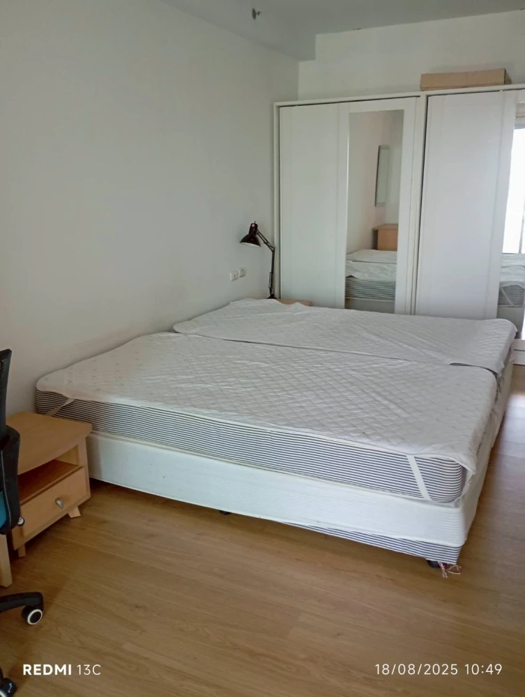 Supalai Park Ratchayothin for rent, spacious room, lots of usable space, fully furnished and equipped with appliances. Don't miss out!