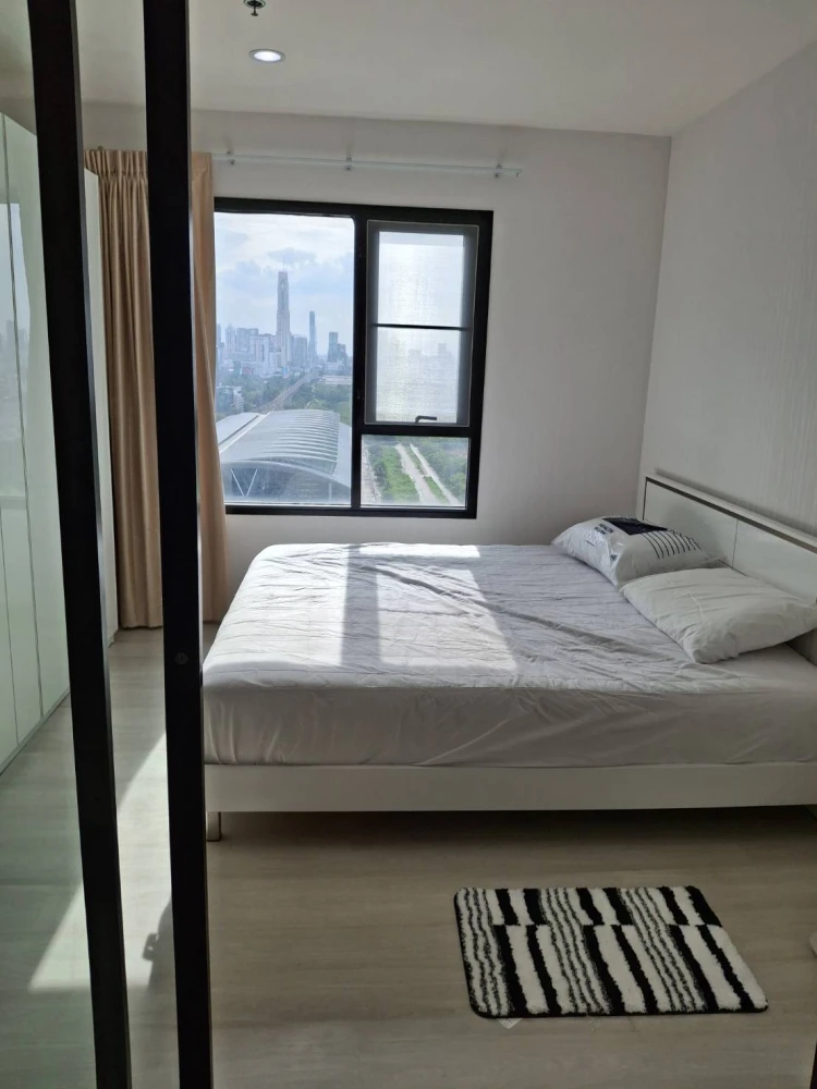 Condo for rent at Life Asoke. Ready to move in, well-partitioned with separate zones. Great price! Book now before it's too late.