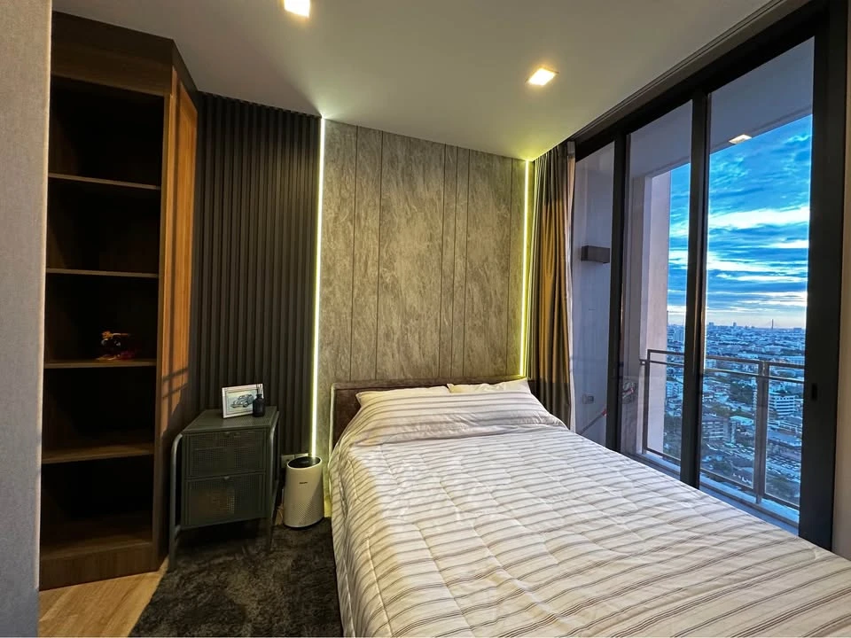 For rent: The Line Phahonyothin-Pradipat. Beautifully decorated room, well-built-in, comes with a walk-in closet. Reserve now, don't miss out!