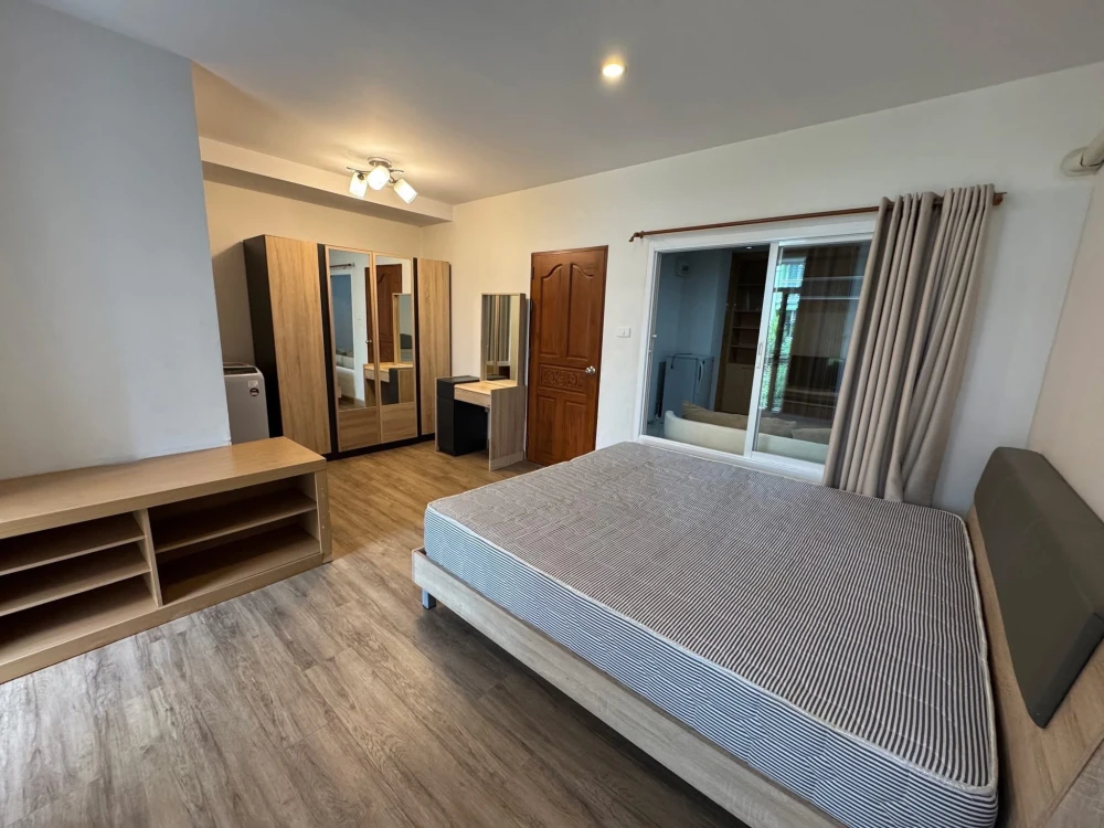 For rent, Klang Krung Resort, Ratchada 7, large room, reasonable price.