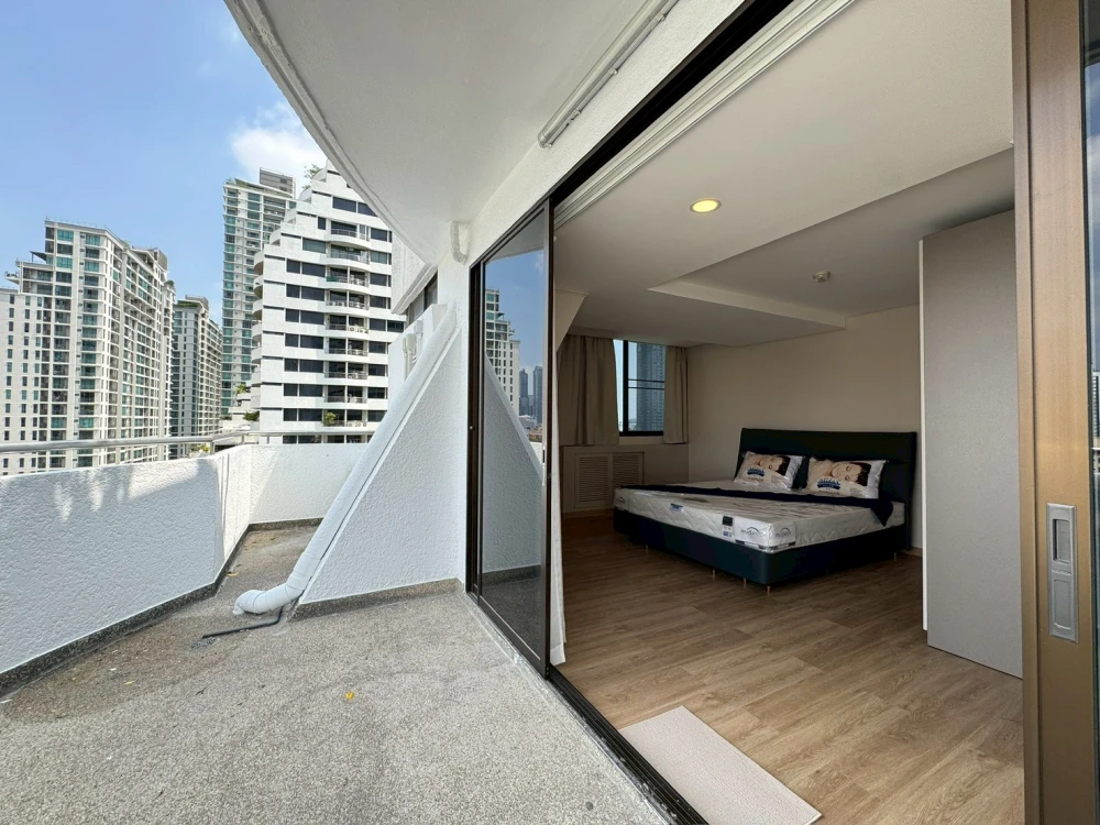 For rent: Supalai Place Sukhumvit 39 condo. Ready to move in, spacious living area. Don't miss out!