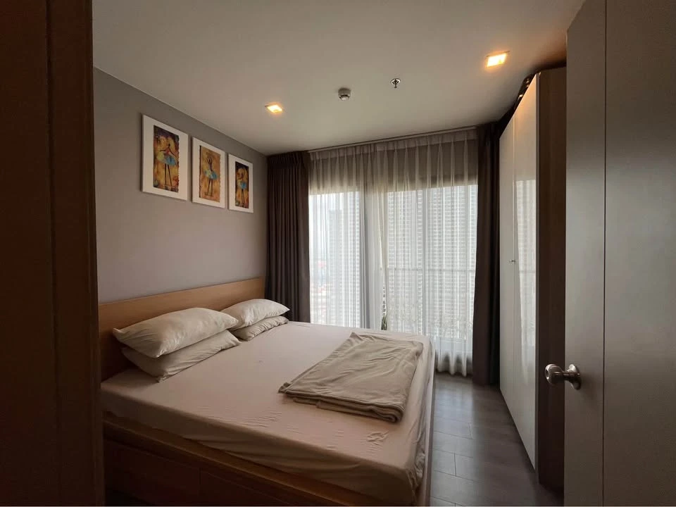 For rent: Riverside condo, The Politan Aqua, corner room, bedroom wall not attached to other rooms, quiet and private, book now.