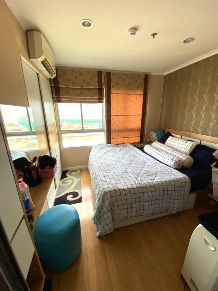 For rent: Lumpini Ville Condo, Lat Phrao-Chokchai 4, ready to move in, with good wallpaper, great price, book now.